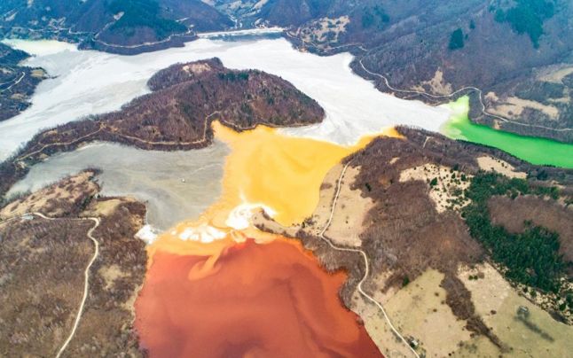 Barajul minier de la Vala Şesii, principala sursă de poluare din Munţii Apuseni Foto Arhivă Adevărul